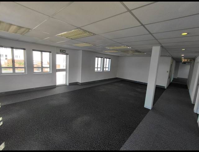 1,101M² OFFICE TO LET IN BRYANSTON